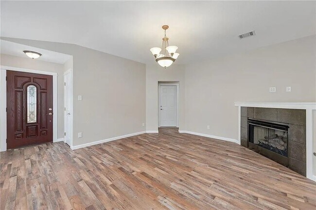 Sala de estar - 2710 Greenlee Dr