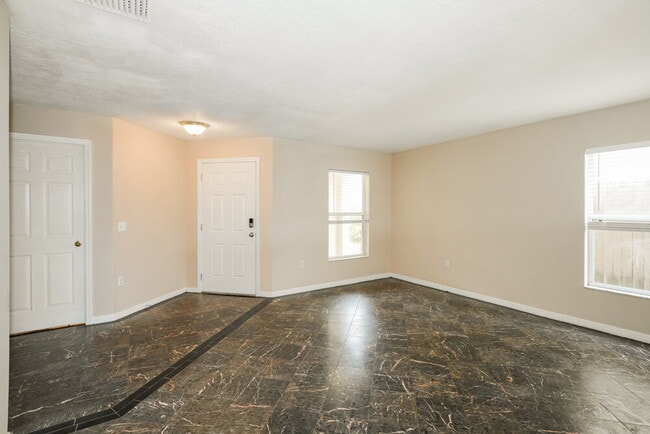 Building Photo - 12116 Tree Haven Ave