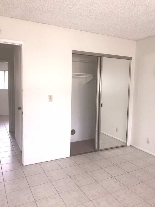 Building Photo - Cozy 2 Bedroom 1 Bath Unit