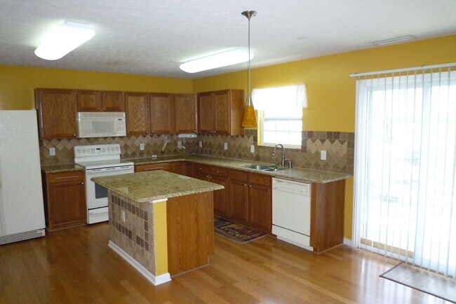 Building Photo - Beautiful 4 Bedroom Home in Providence Man...