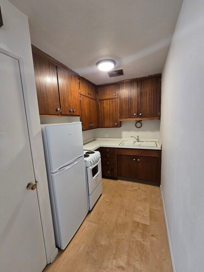 Building Photo - 607 NE 3rd Ave