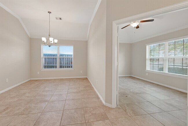 Foto del edificio - 18139 Swallow Spgs Wy