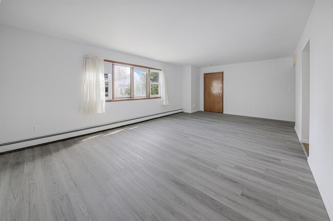 Building Photo - 180 W 22nd St