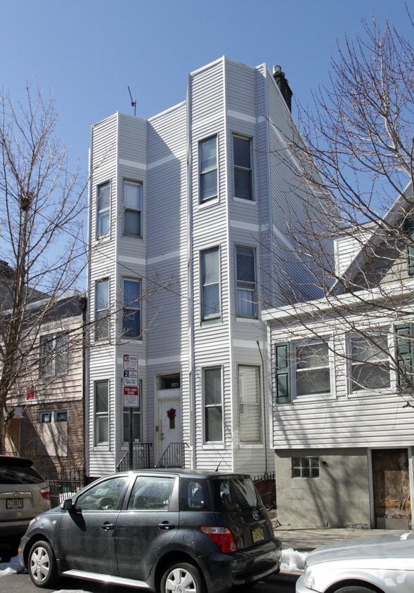 Primary Photo - 203 New York Ave