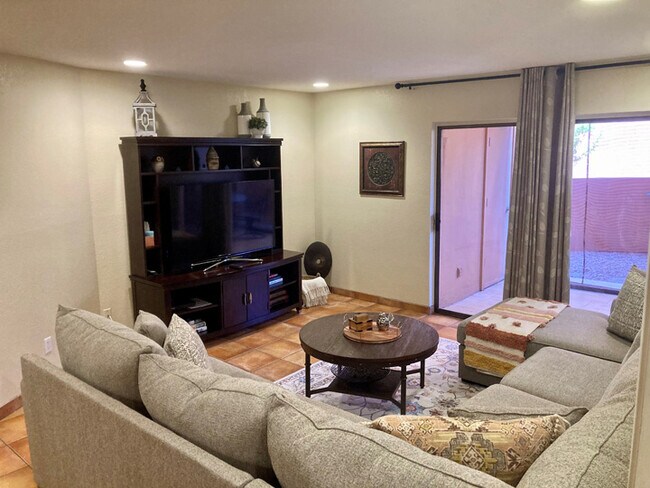 Building Photo - 12212 N Paradise Village Pky W