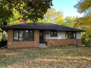 Building Photo - 2208 Hendry Pl