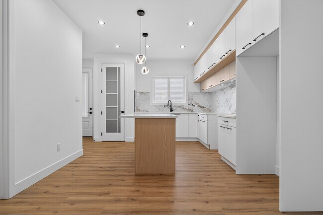 Photo du bâtiment - 8721 77 Ave NW