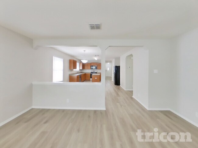 Building Photo - 8410 Stone Chase