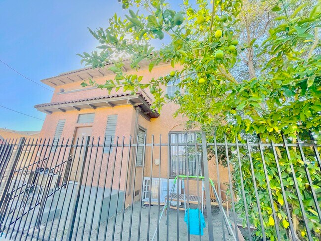 Foto del edificio - 738 W 56th St