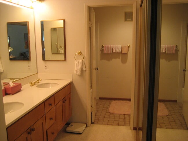 master bath - 8860 Villa La Jolla Dr