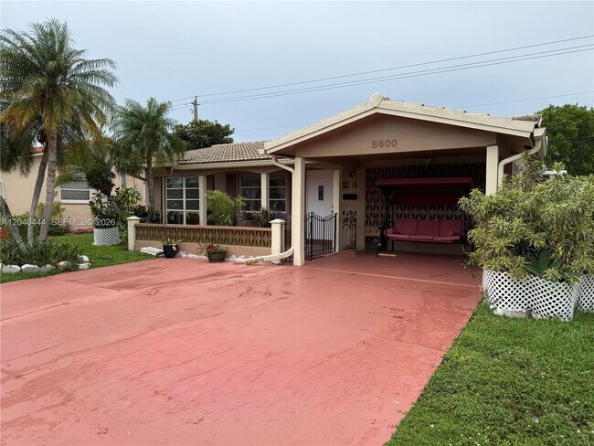 Foto del edificio - 8600 NW 57th Ct