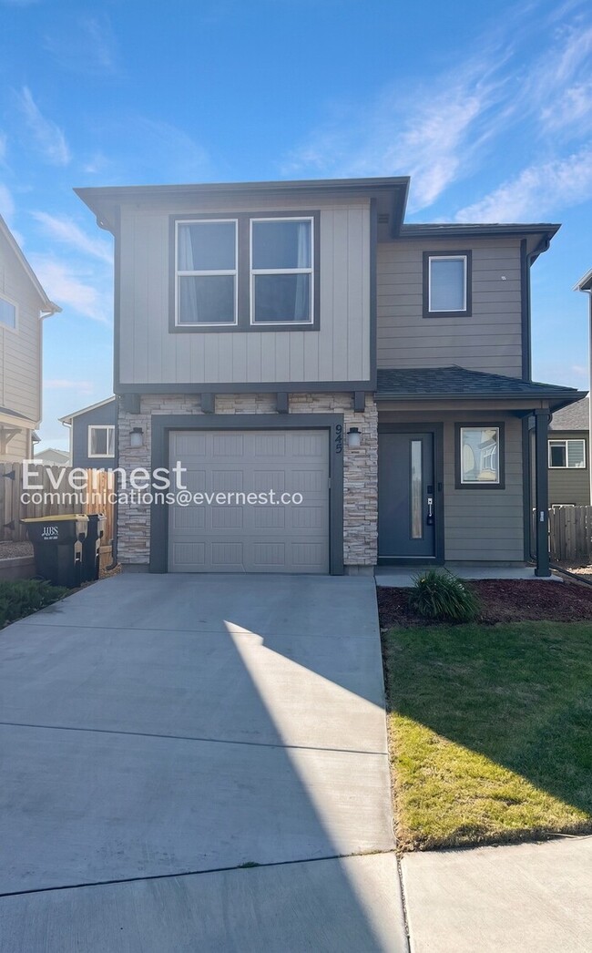 Building Photo - 3-Bed, 2.5-Bath Home/Voucher Accepted / Coming Soon!