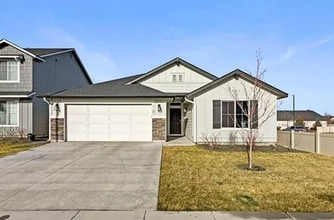 Building Photo - 2165 N Bing Ave