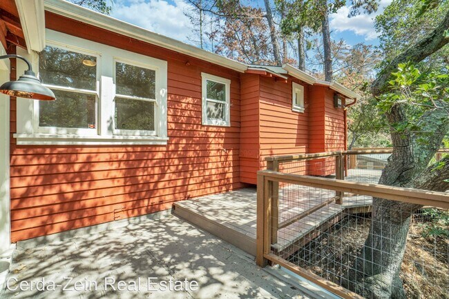 Building Photo - 2 br, 1 bath House - 6176 Moraga Ave - LU