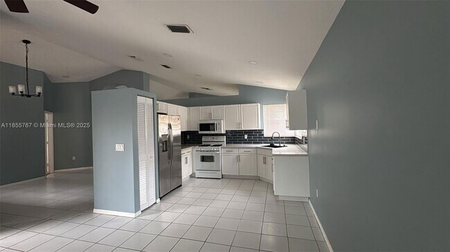 Foto del edificio - 13773 NW 22nd St