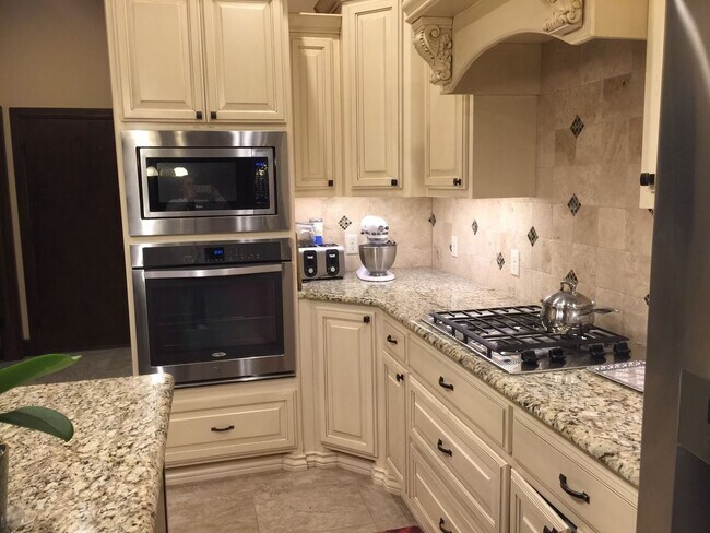 Foto del edificio - 17409 Melville Ln