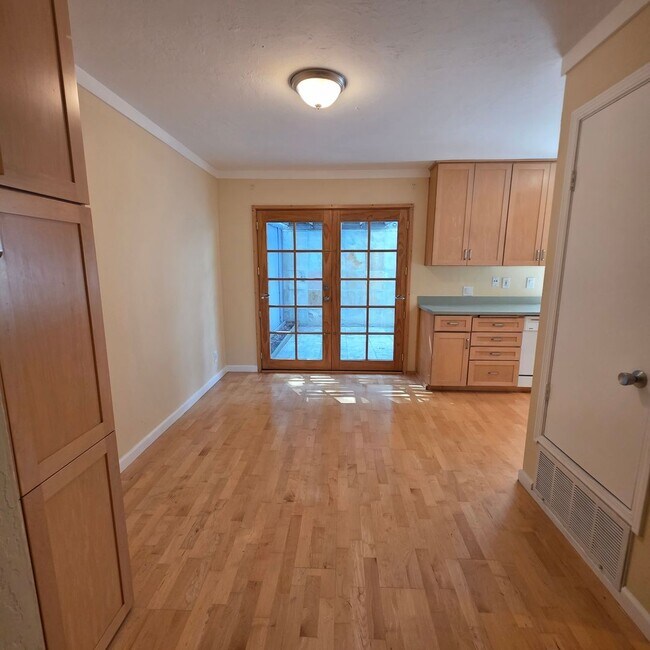 Building Photo - Cute 3BD/1.5BA Townhome with Great Commute location in Danville