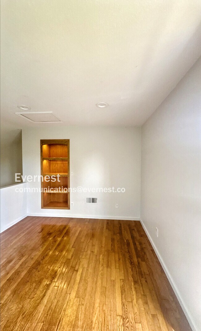 Building Photo - Spacious 2 Bedroom Condo in Littleton / Ne...