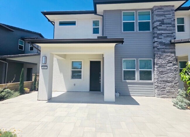 Foto del edificio - Newly-Buit Home in Great Park