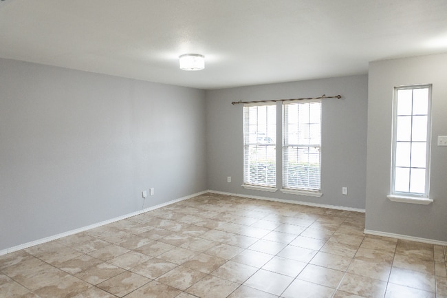 Photo - 1002 Pleasant Valley Ln Townhome