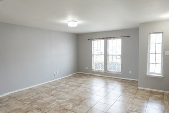 Building Photo - 1002 Pleasant Valley Ln