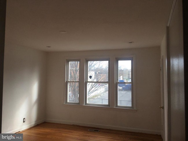 Building Photo - 1206 16th St NE