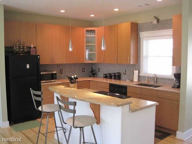 Building Photo - 7075 Haw Creek Pl