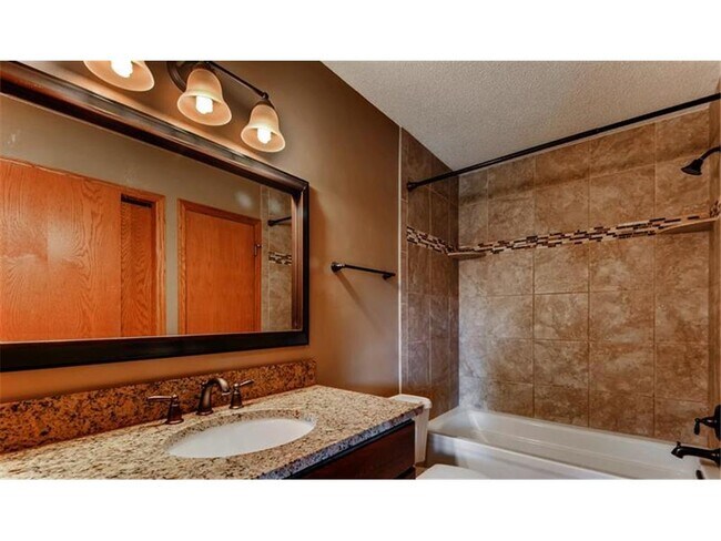 Foto del edificio - 16073 Mallard Way SE