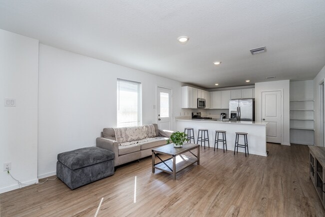 Building Photo - 18582 Cepagatti Dr