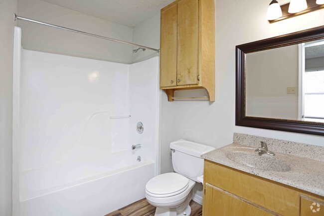 1BR,1BA - 690SF BATHROOM - Hideaway Place Apartments