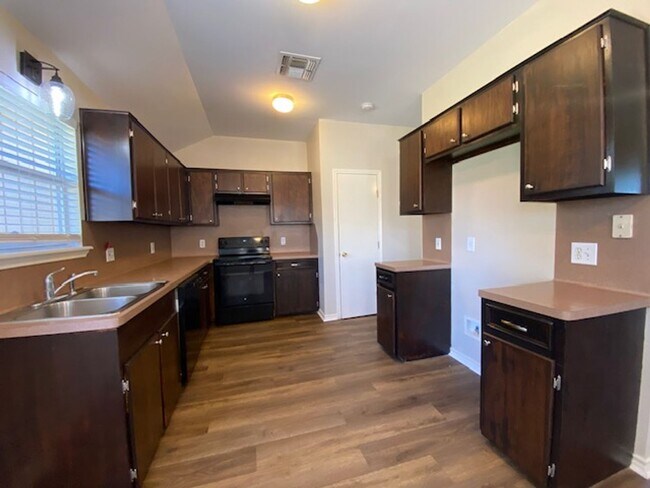 Foto del edificio - CHARMING SINGLE-STORY HOME IN CALALLEN ISD!
