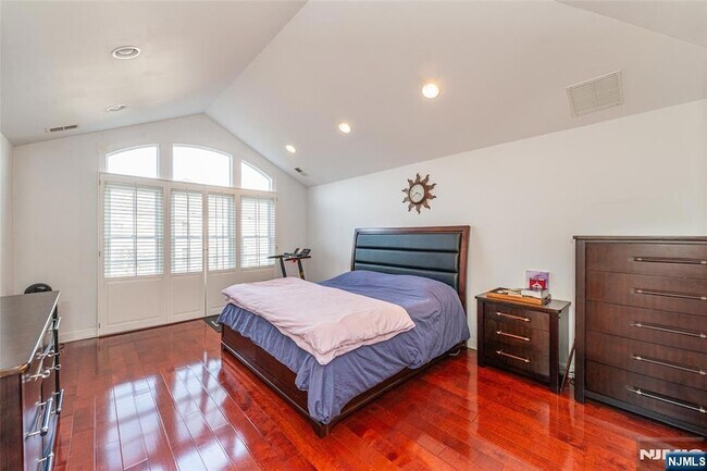 Foto del edificio - 115 Kensington Ln