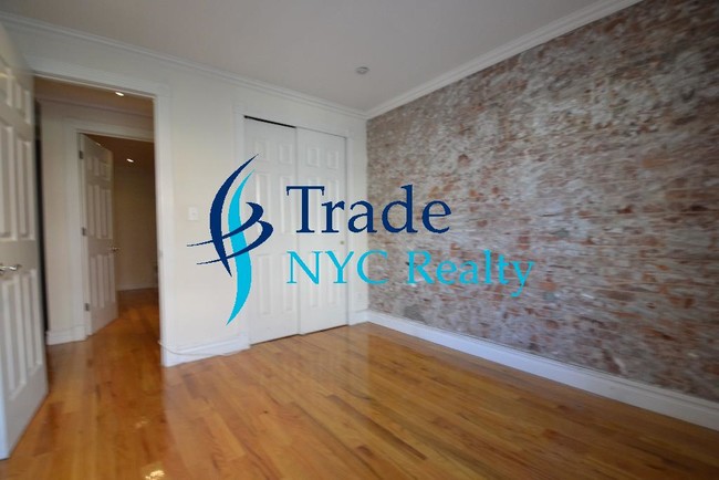 Foto del edificio - 213 W 14th St
