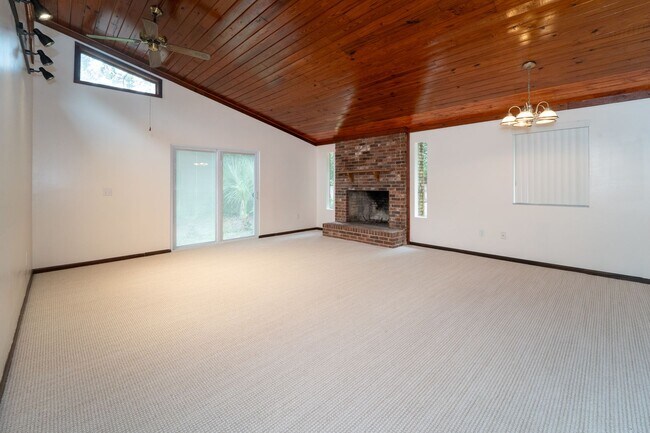 Building Photo - 3/2 Single-Family Shores Home