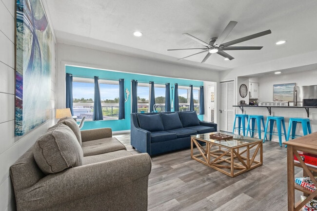 Building Photo - 4000 Gulf Terrace Dr