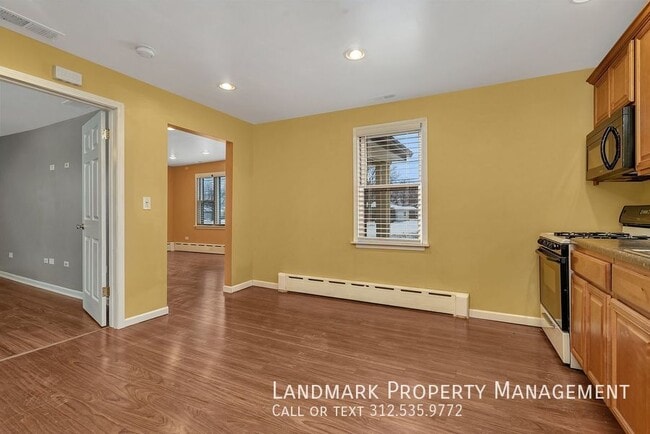 Building Photo - 6 E Eureka Dr