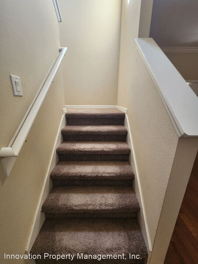 Building Photo - 3 br, 2.5 bath House - 3251 Retreat View C...