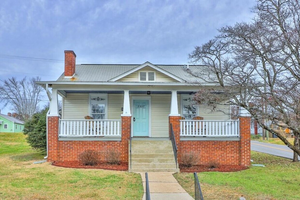 Primary Photo - Knoxville 37917 - 3 bedroom, 2 bath Crafts...