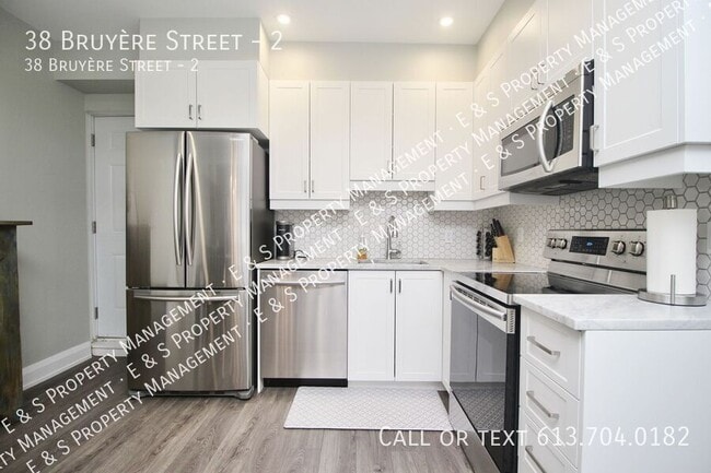 Building Photo - 38 Bruyère St