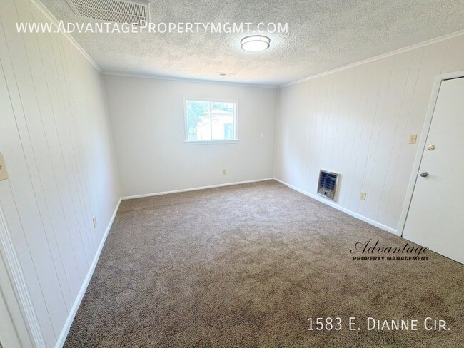 Building Photo - 1583 E Dianne Cir