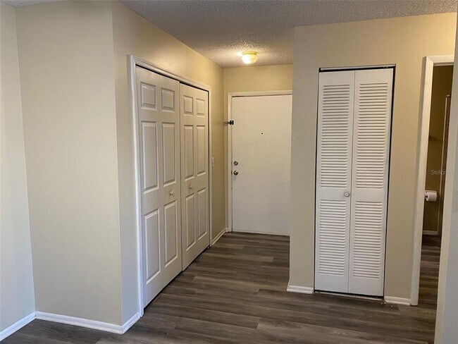 Building Photo - 604 Kenwick Cir