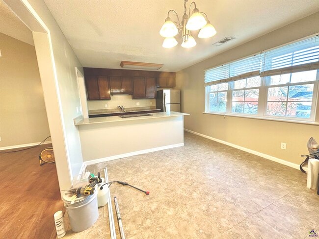 Building Photo - 106 Country Wood Trail