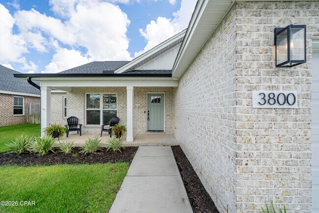 Building Photo - 3800 Redbud Wy