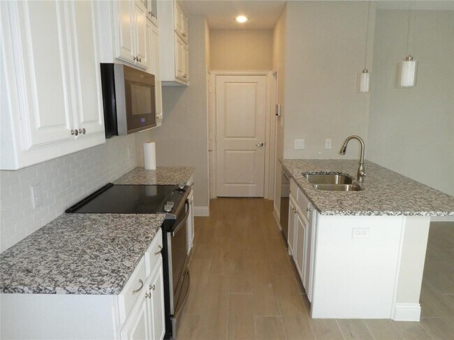 Foto del edificio - 2129 Lovedale Ave