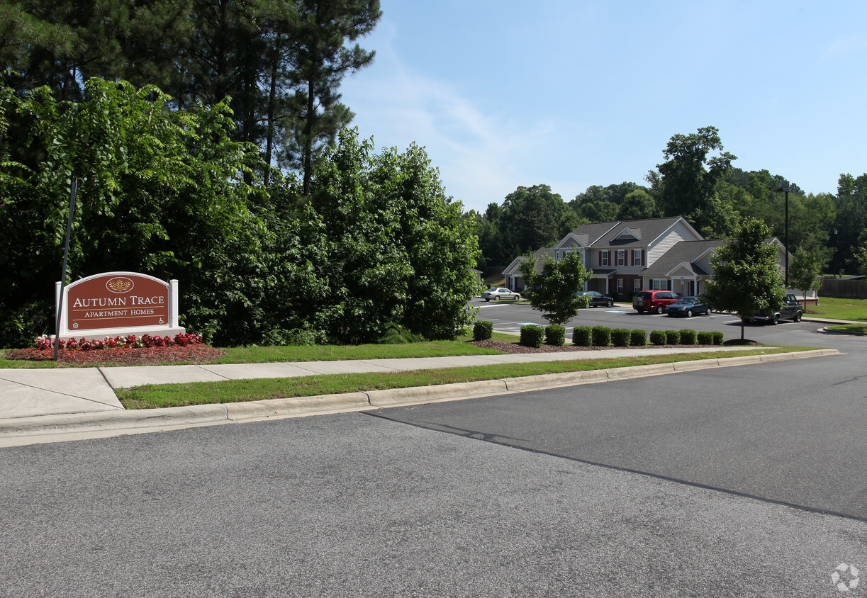 Primary Photo - Autumn Trace Apartments