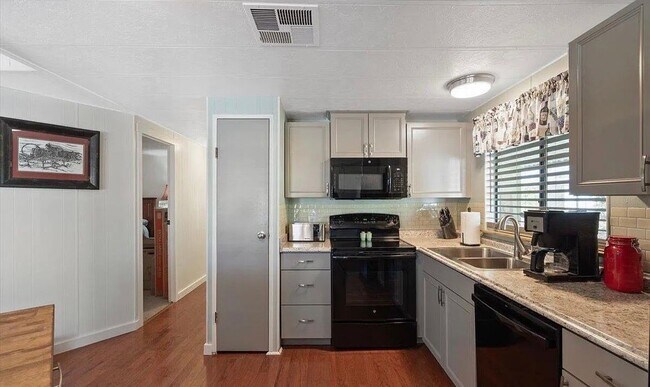 Foto del edificio - 8103 E Southern Ave