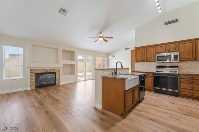 Foto del edificio - 8250 Fox Tail Way