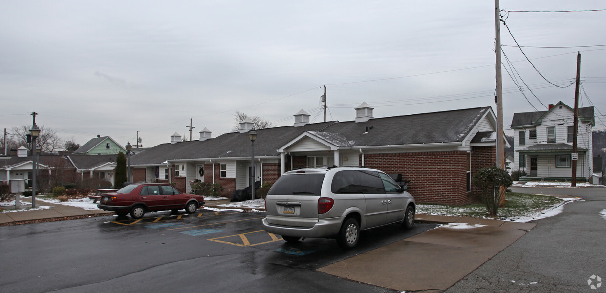 Primary Photo - Dravosburg Apartments