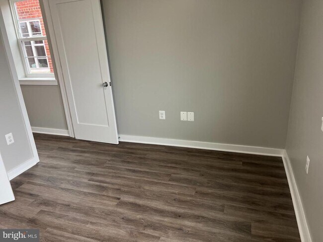 Foto del edificio - 624 Girard St NE