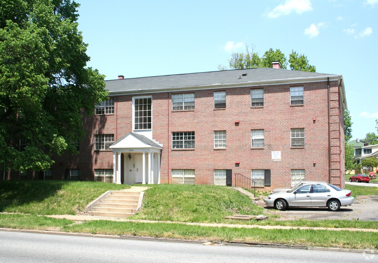 Building Photo - Berwyn Manor Apartments
